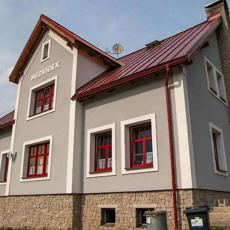 Penzion Medvidek Tanvald Exteriör bild